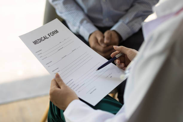 The doctor is talking to the patient about his illness and writing a diagnostic questionnaire.